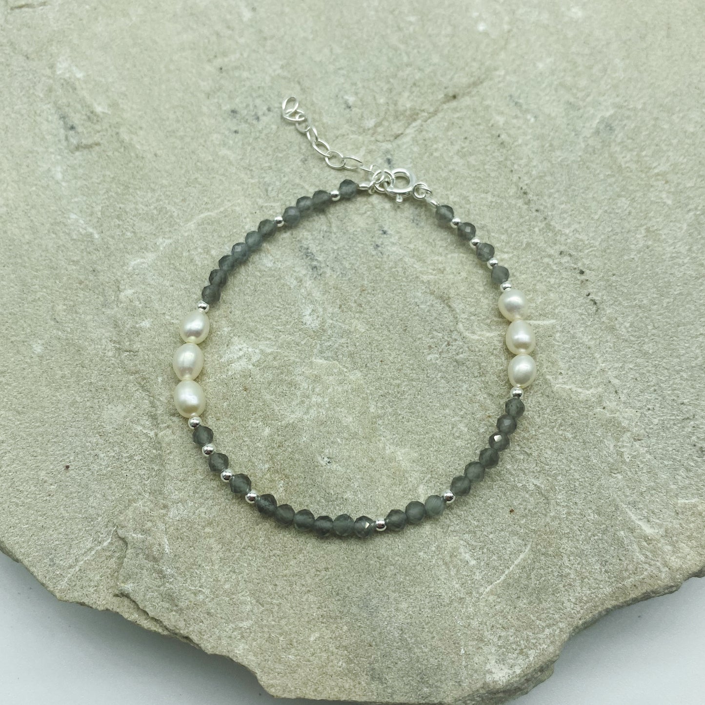 Pearl beaded bracelet