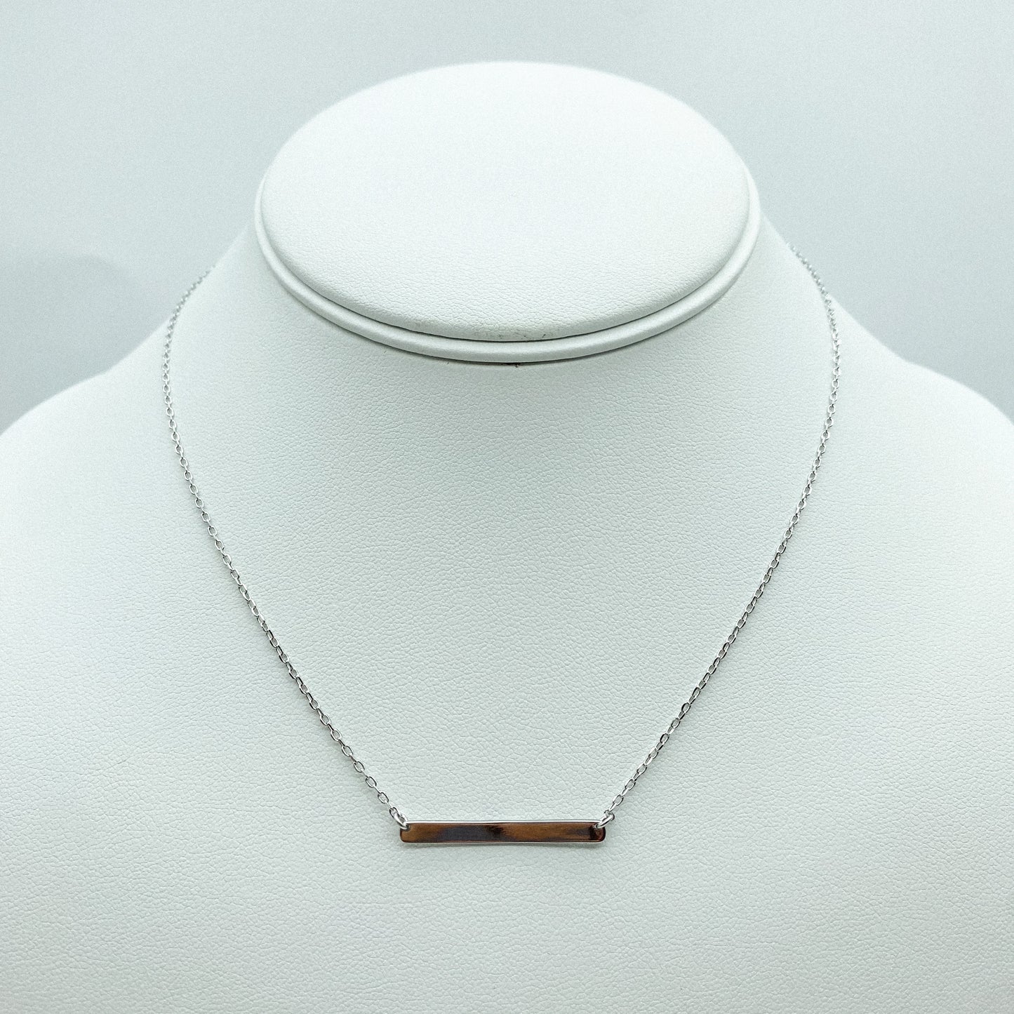 Engraveable bar necklace