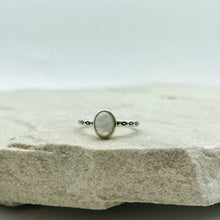Load image into Gallery viewer, Native ring - Moonstone
